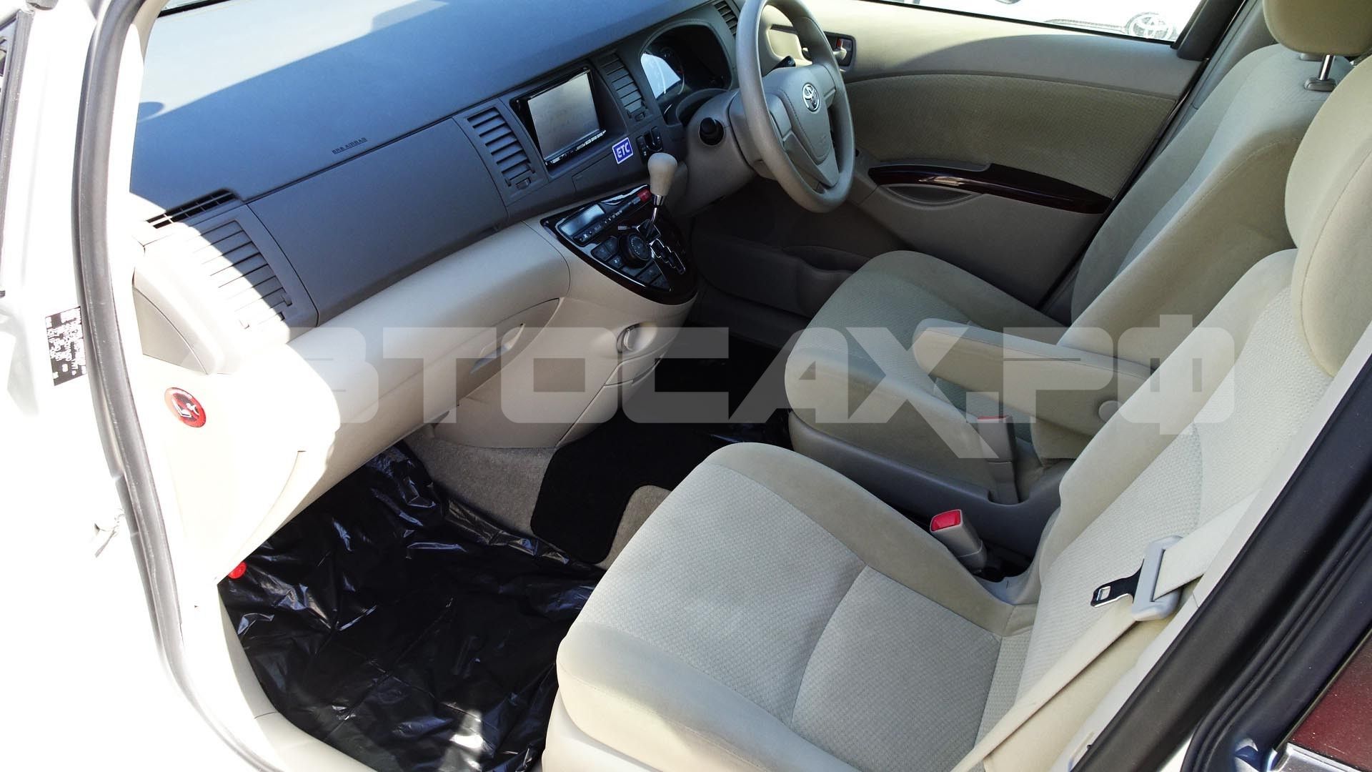 Toyota Isis 2017, Минивэн — фото 12