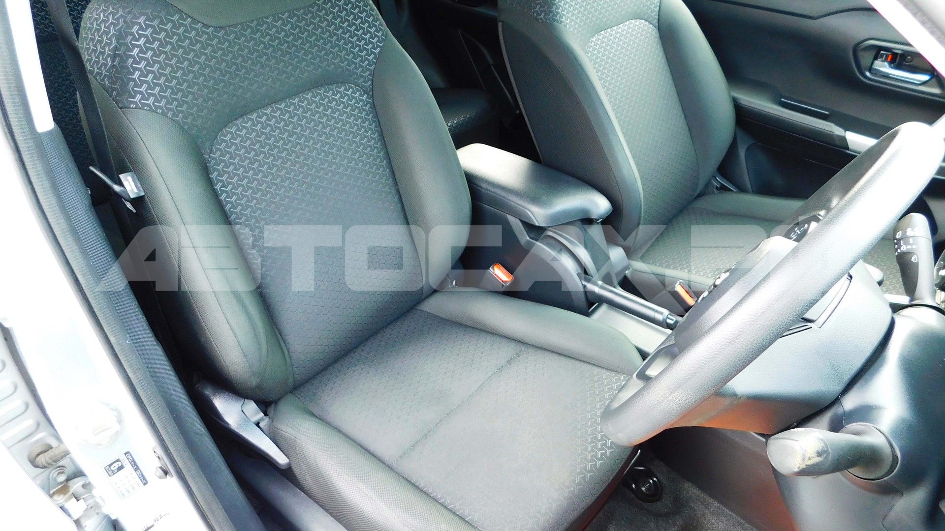 Toyota Raize 2021, Кроссовер — фото 10