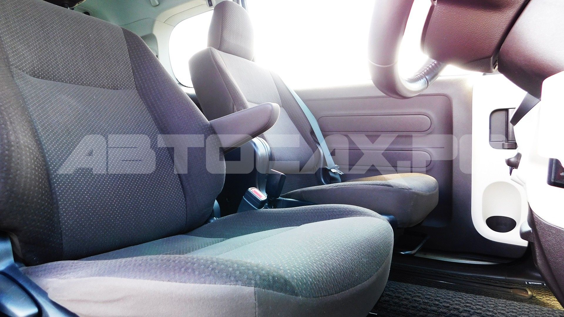 Toyota Spade 2017, Хэтчбек — фото 10