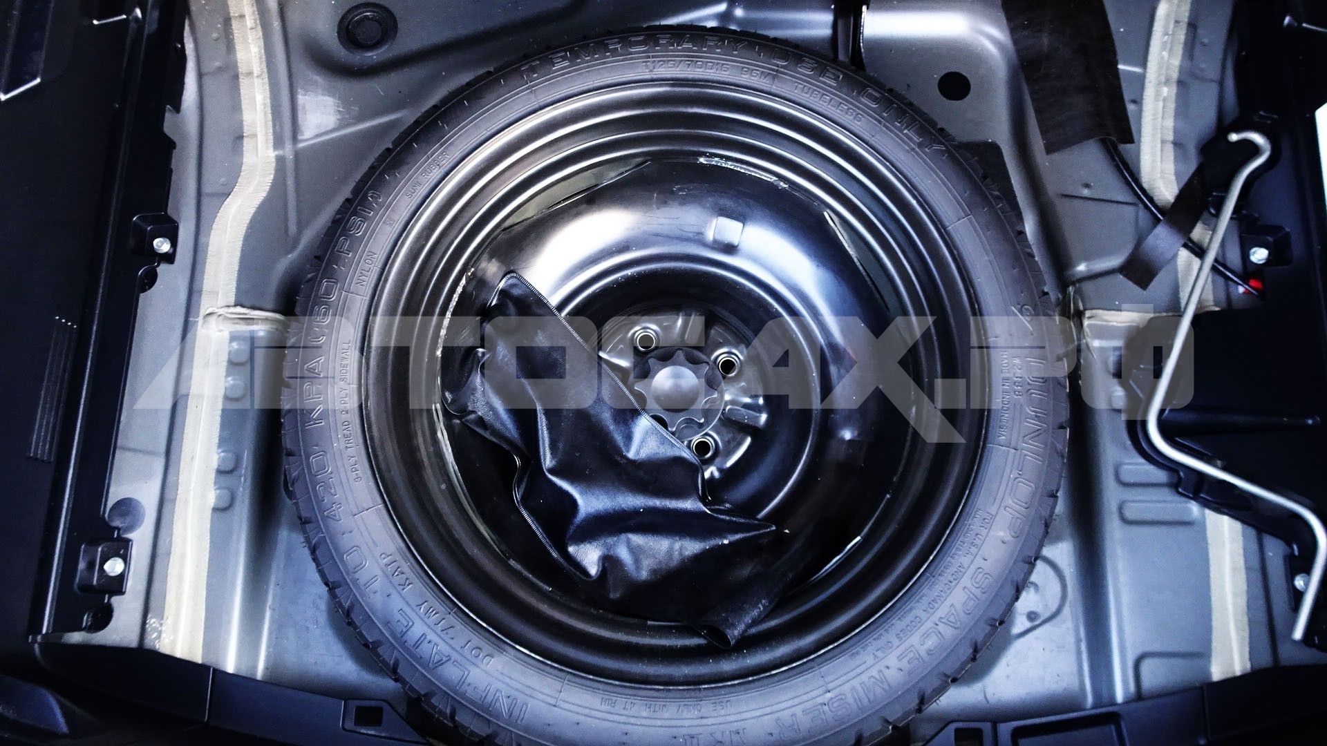 Toyota Vitz 2018, Хэтчбек — фото 26