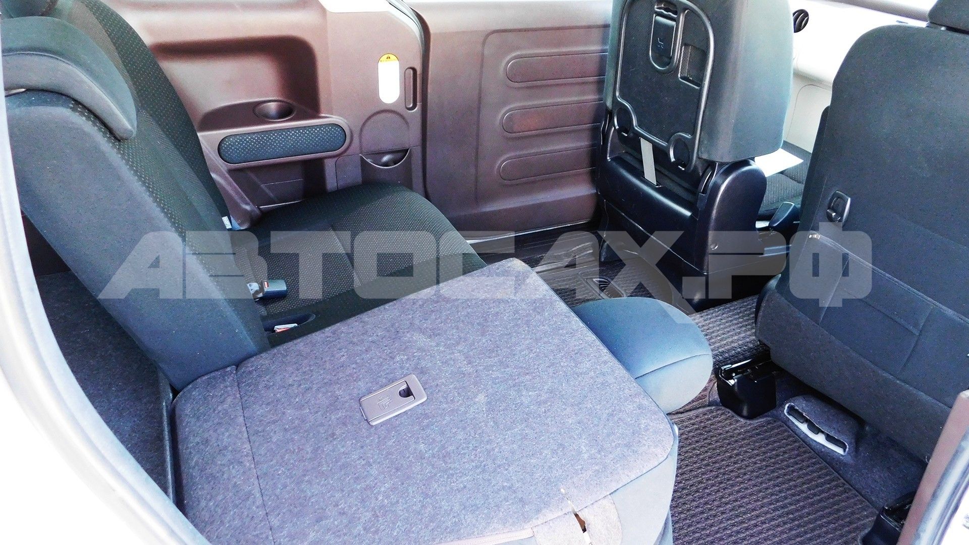 Toyota Porte 2018, Хэтчбек — фото 15