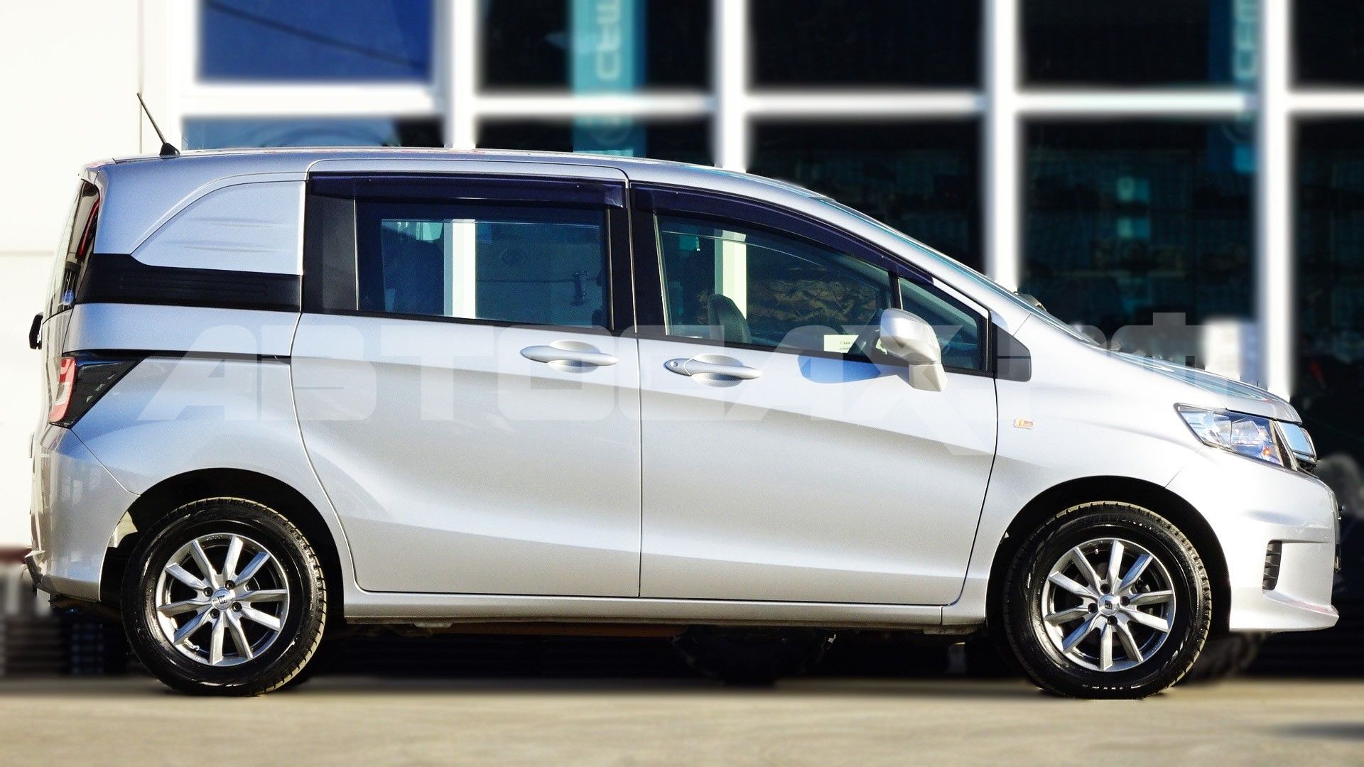 Honda Freed Spike 2015, Минивэн — фото 6