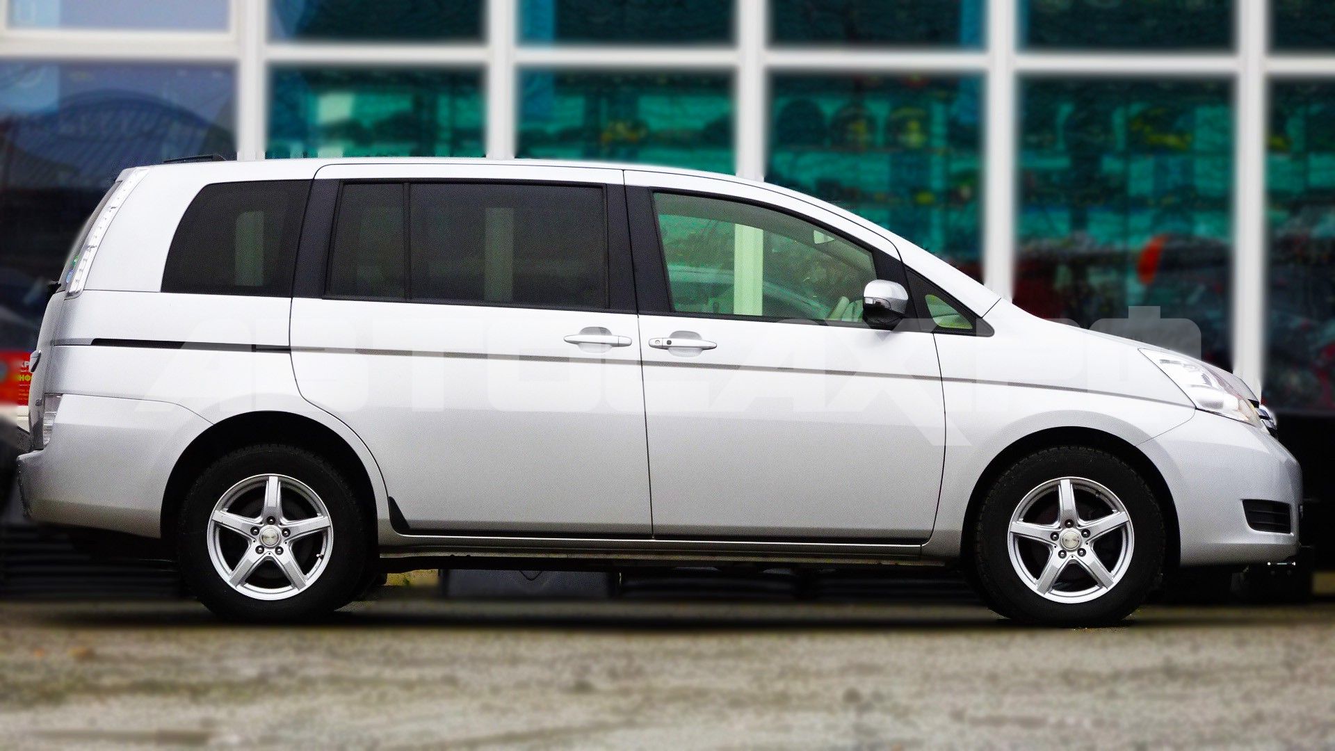 Toyota Isis 2015, Минивэн — фото 5