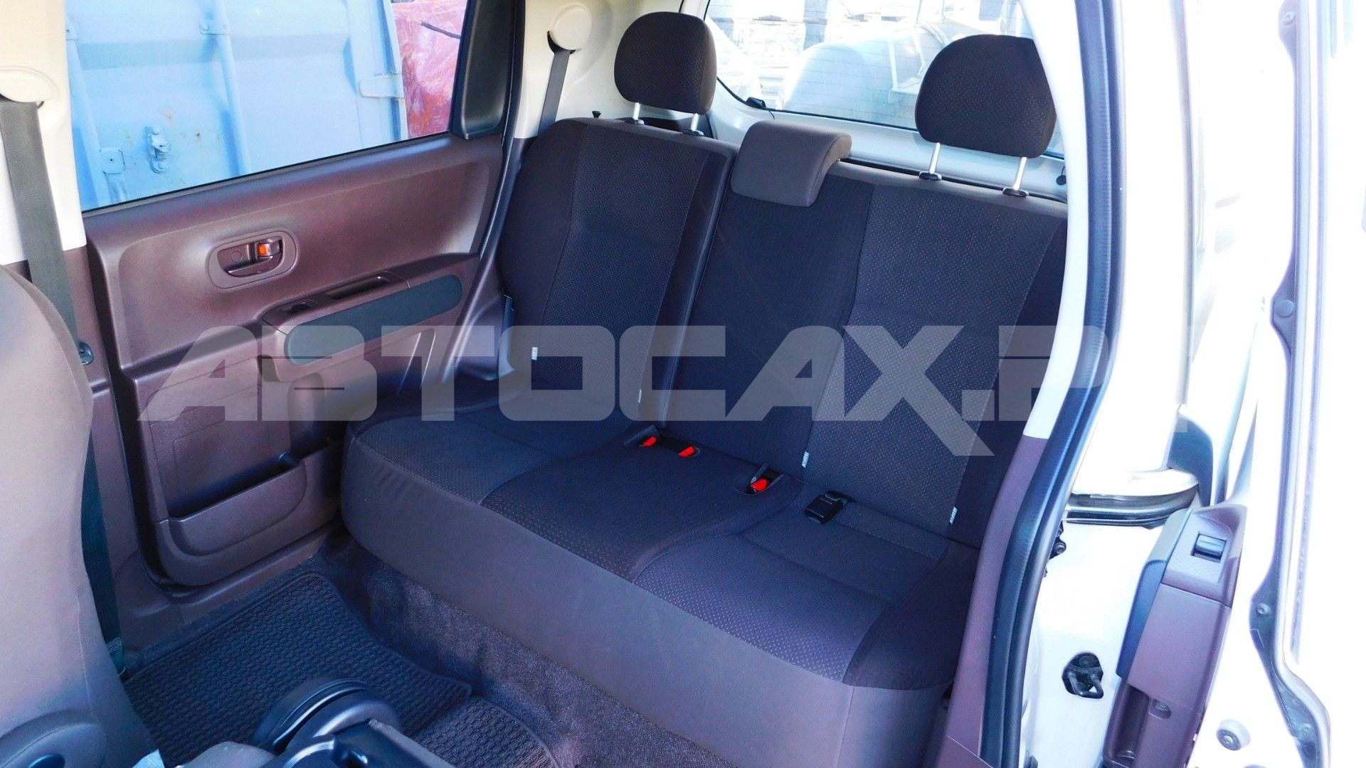 Toyota Porte 2018, Хэтчбек — фото 17