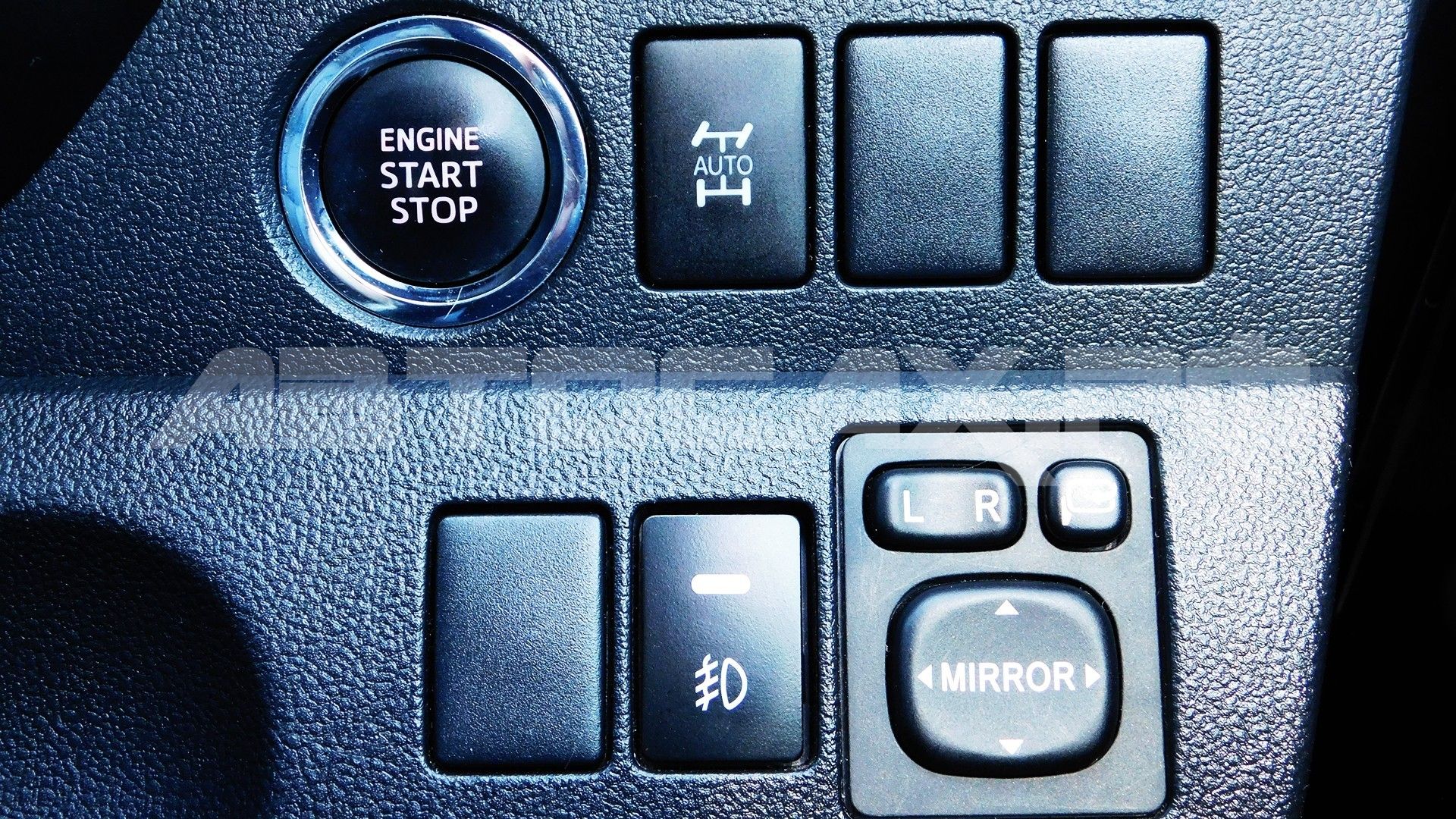 Toyota Ractis 2015, Хэтчбек — фото 17