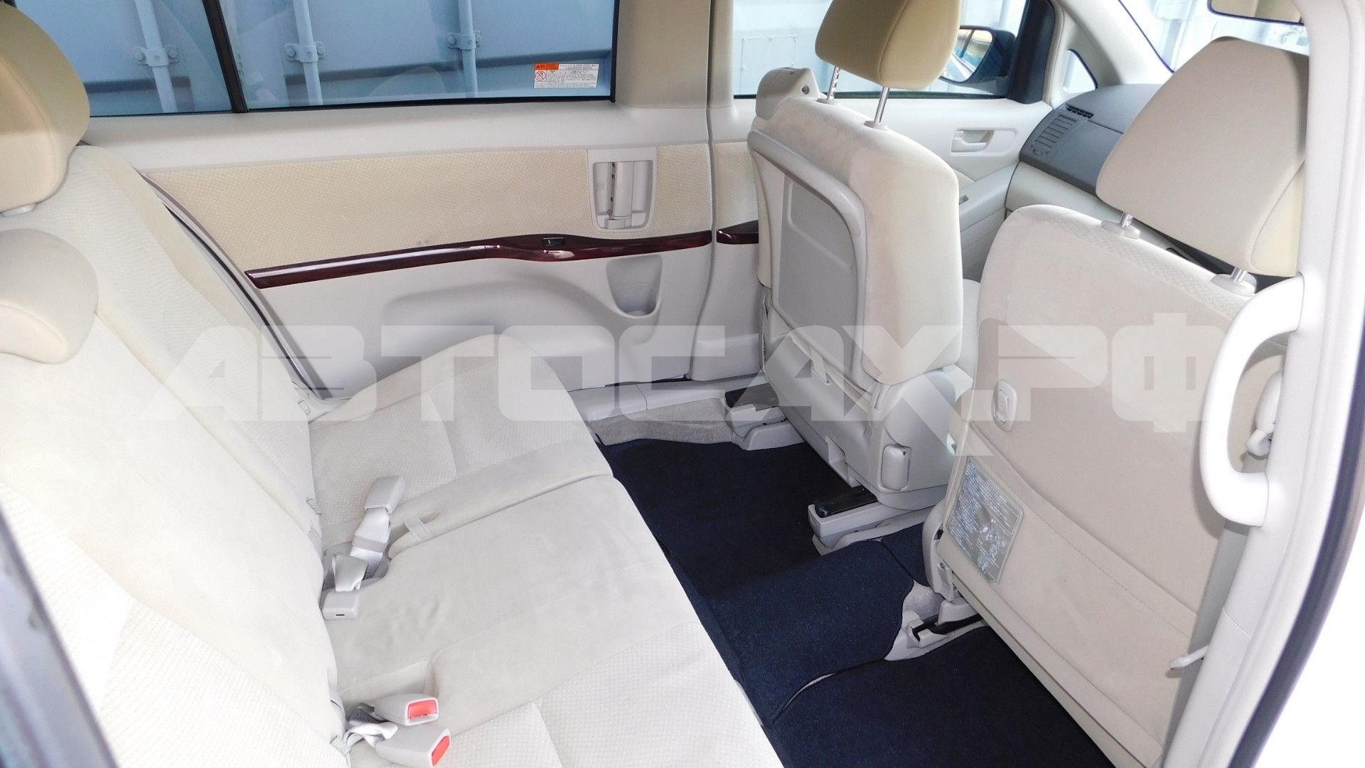 Toyota Isis 2017, Минивэн — фото 17