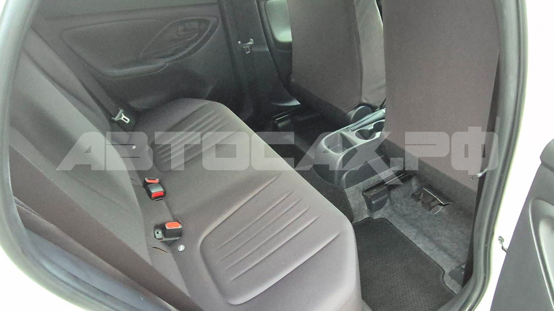 Toyota Yaris 2023, Хэтчбек — фото 9
