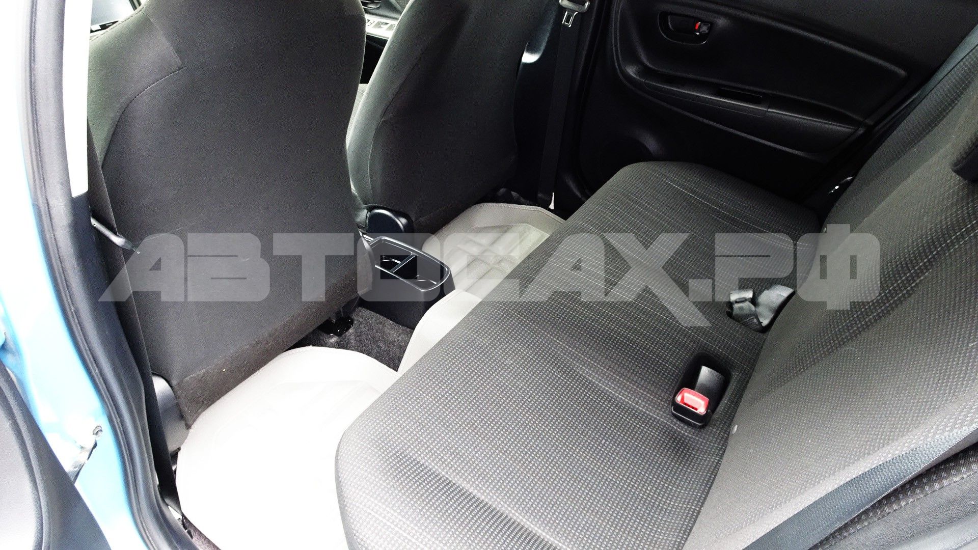 Toyota Vitz 2016, Хэтчбек — фото 14