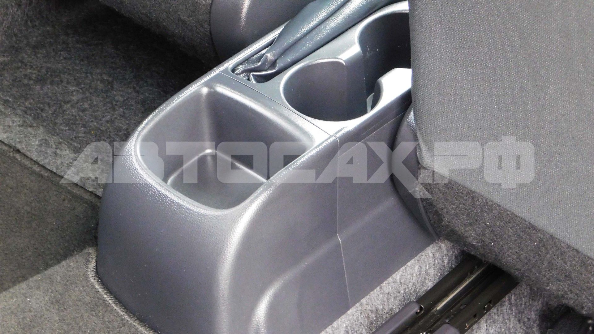 Toyota Yaris 2023, Хэтчбек — фото 32