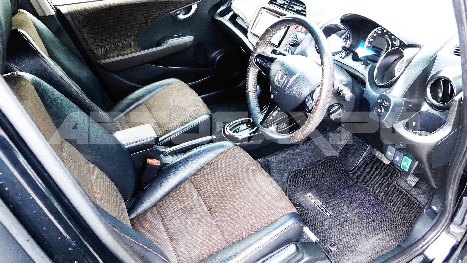 Honda Fit Shuttle 2015, Универсал — фото 9