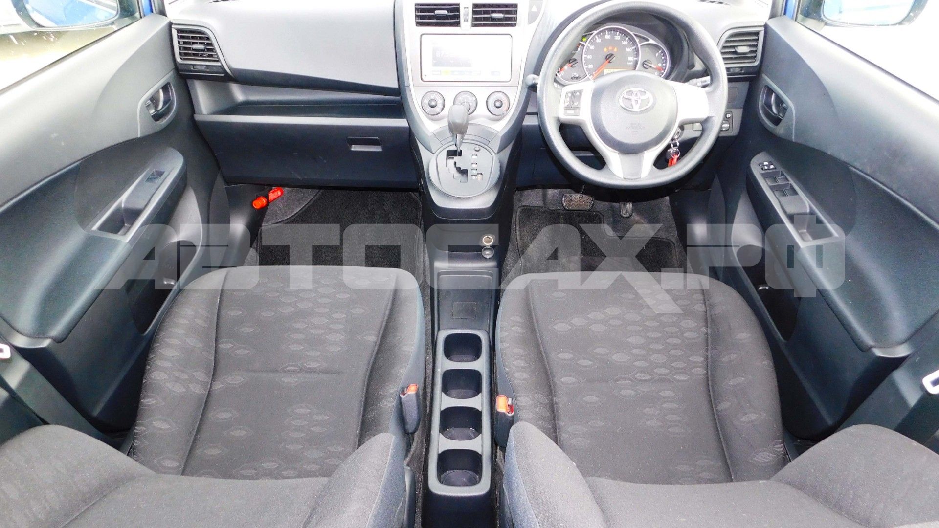 Toyota Ractis 2014, Хэтчбек — фото 11