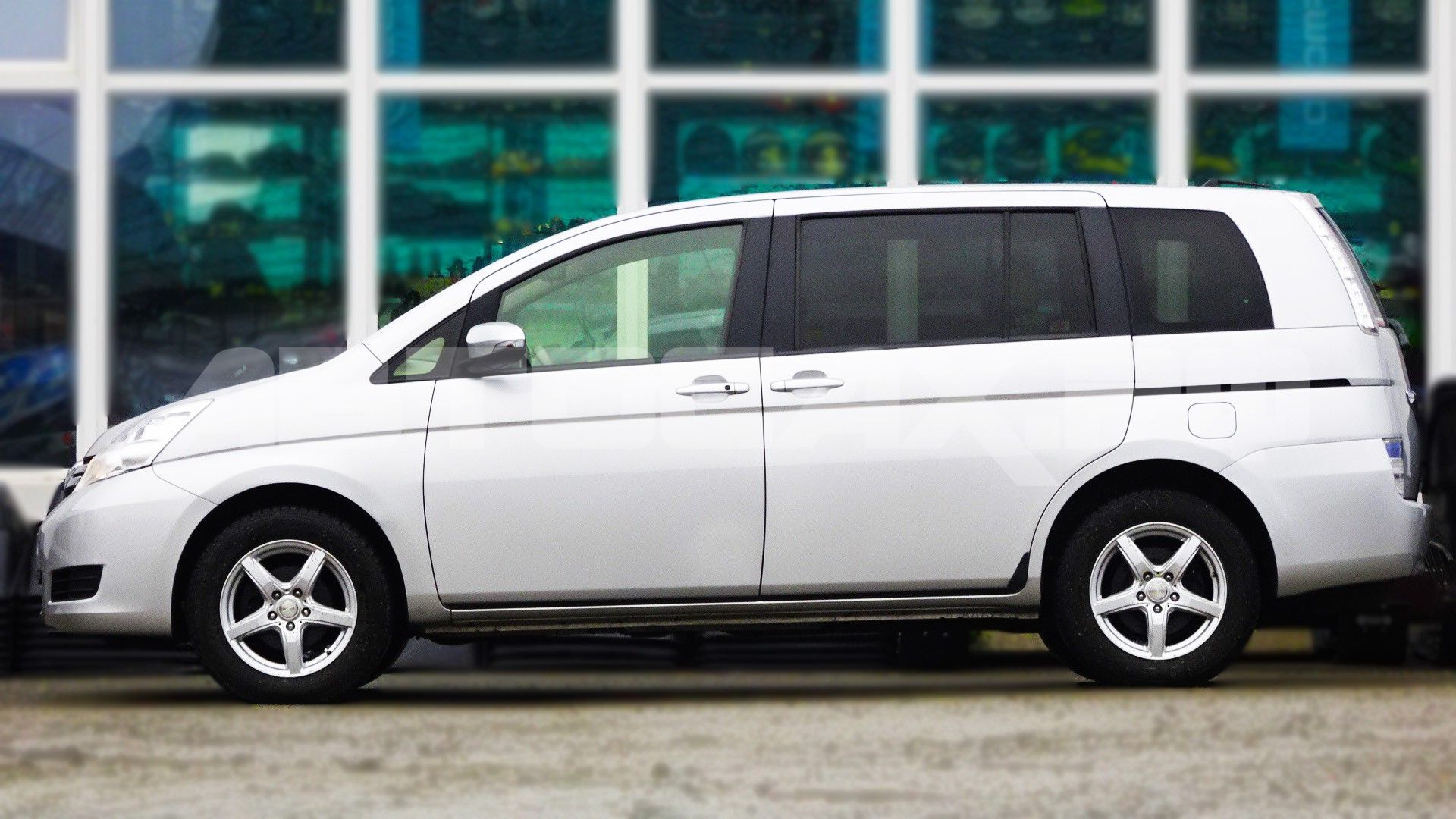 Toyota Isis 2015, Минивэн — фото 4