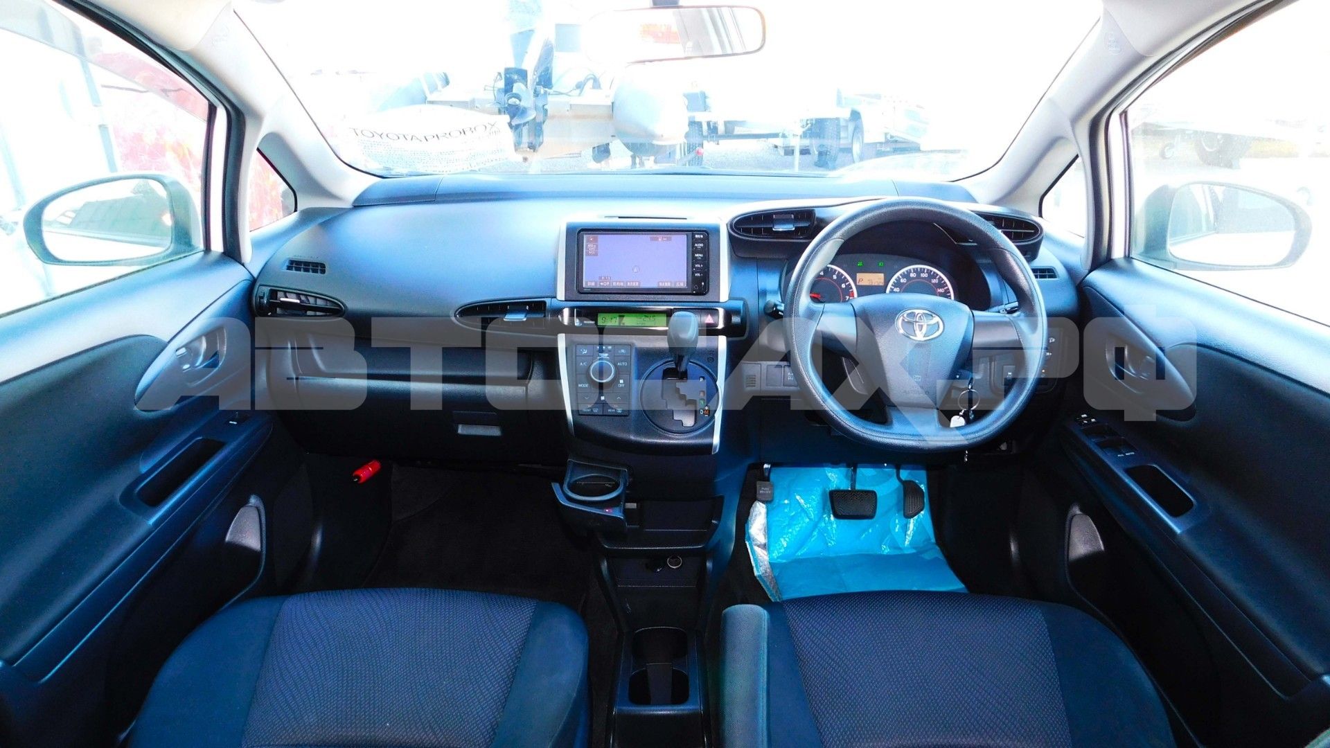 Toyota Wish 2015, Универсал — фото 12