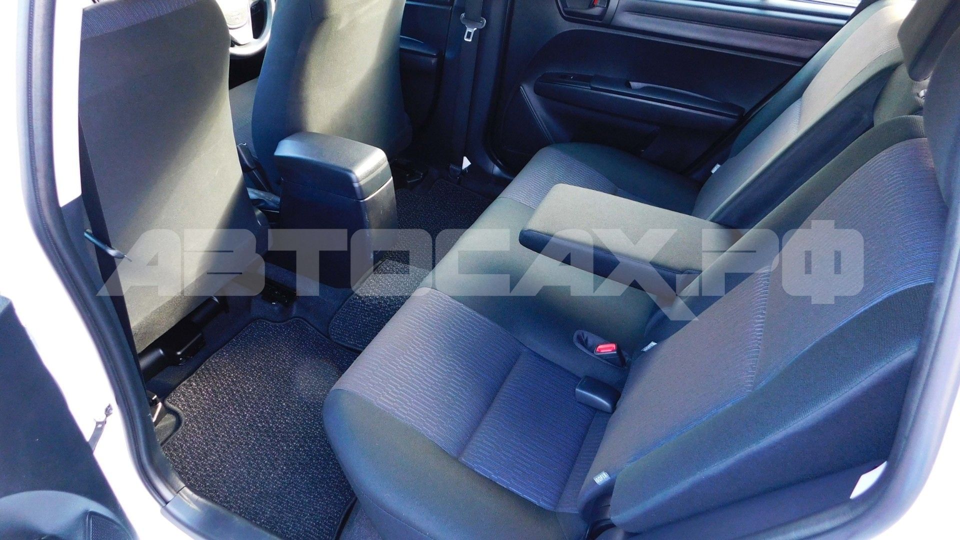 Toyota Corolla Fielder 2017, Универсал — фото 18