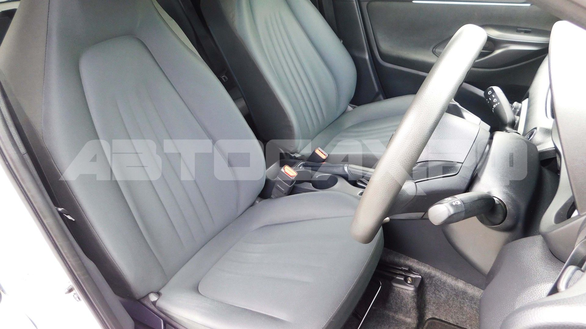 Toyota Yaris 2023, Хэтчбек — фото 11