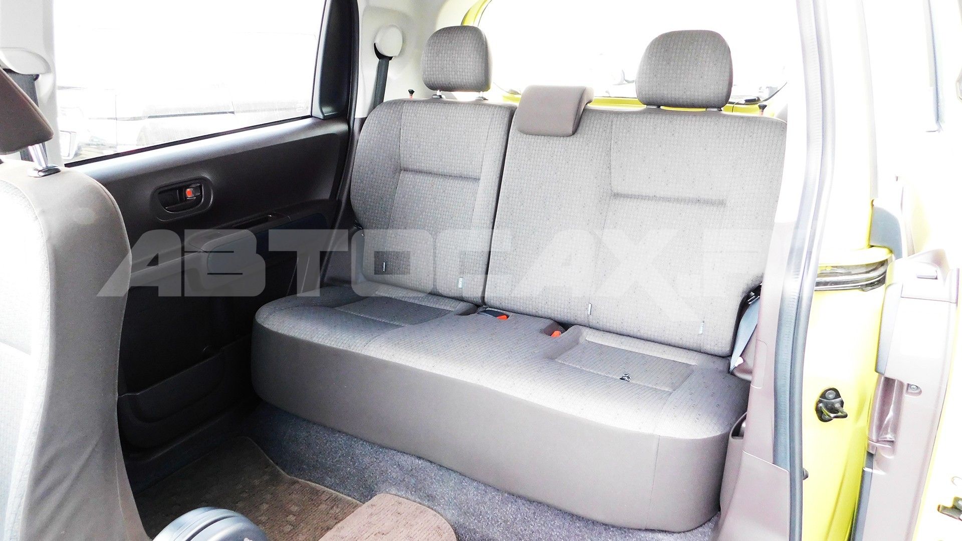Toyota Spade 2014, Хэтчбек — фото 10
