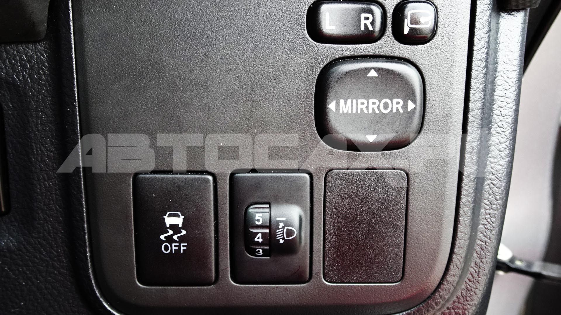 Toyota Wish 2016, Минивэн — фото 31