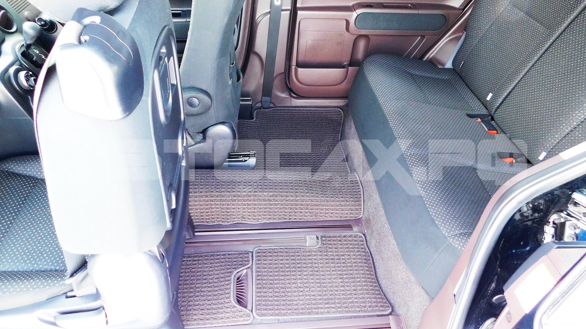 Toyota Spade 2016, Хэтчбек — фото 19