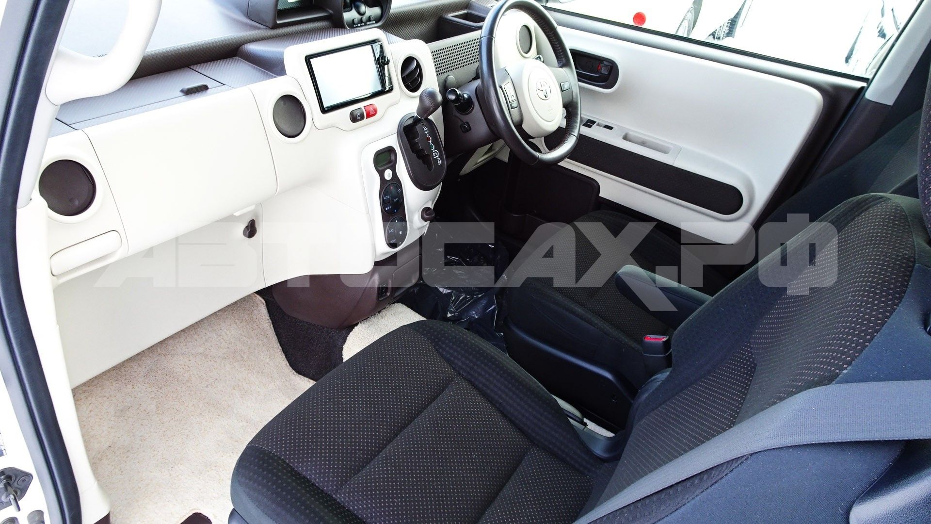 Toyota Porte 2017, Хэтчбек — фото 8