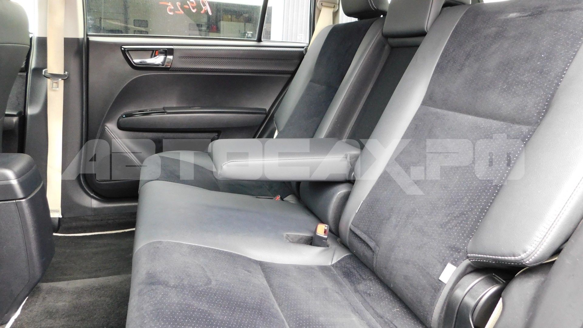 Toyota Corolla Fielder 2015, Универсал — фото 15