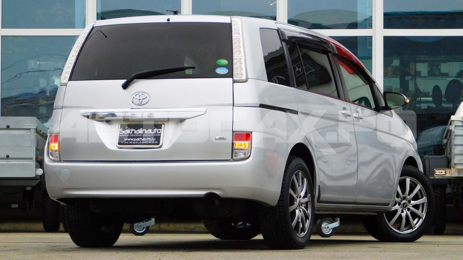 Toyota Isis 2015, Минивэн — фото 5