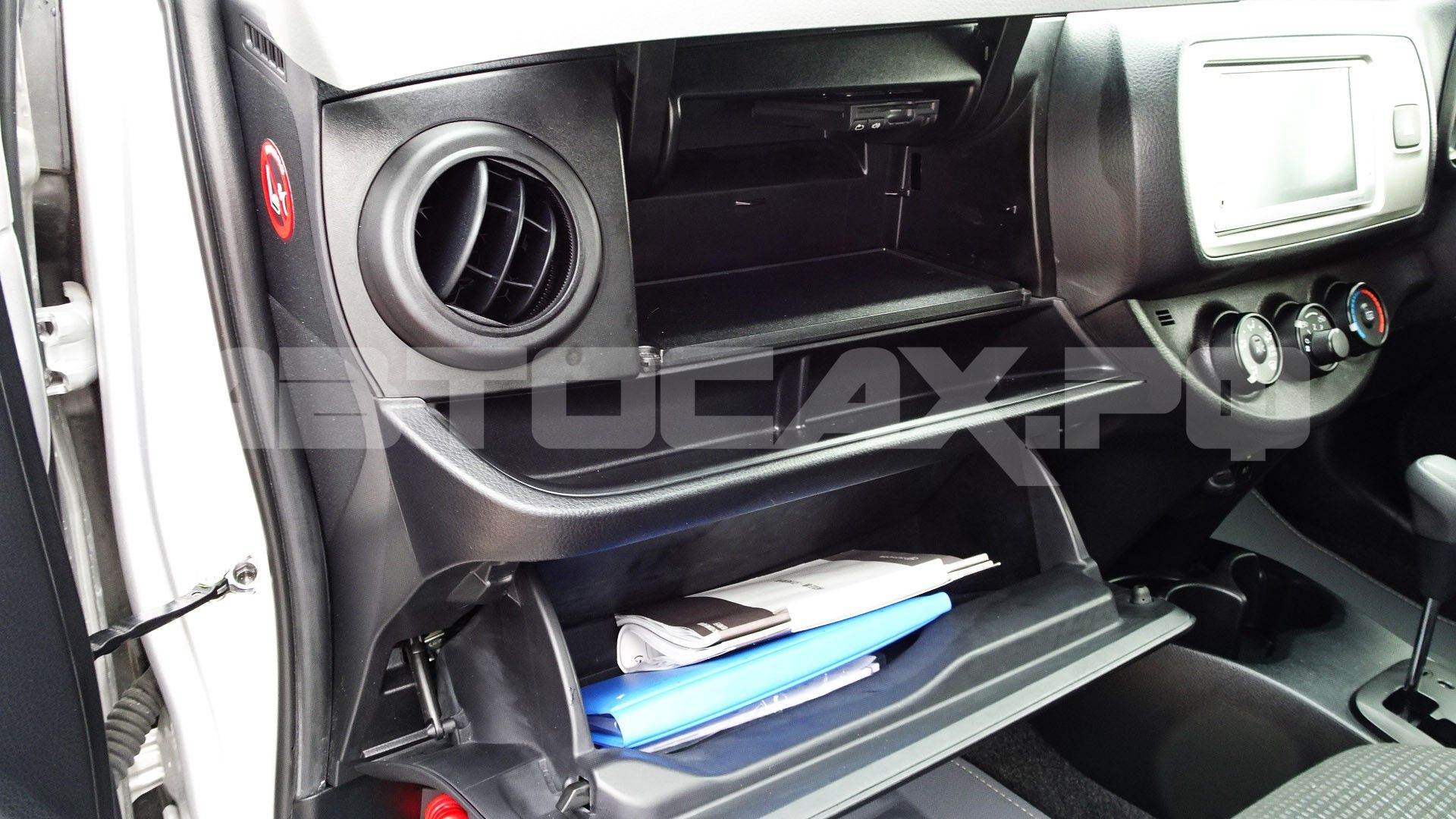Toyota Vitz 2015, Хэтчбек — фото 28