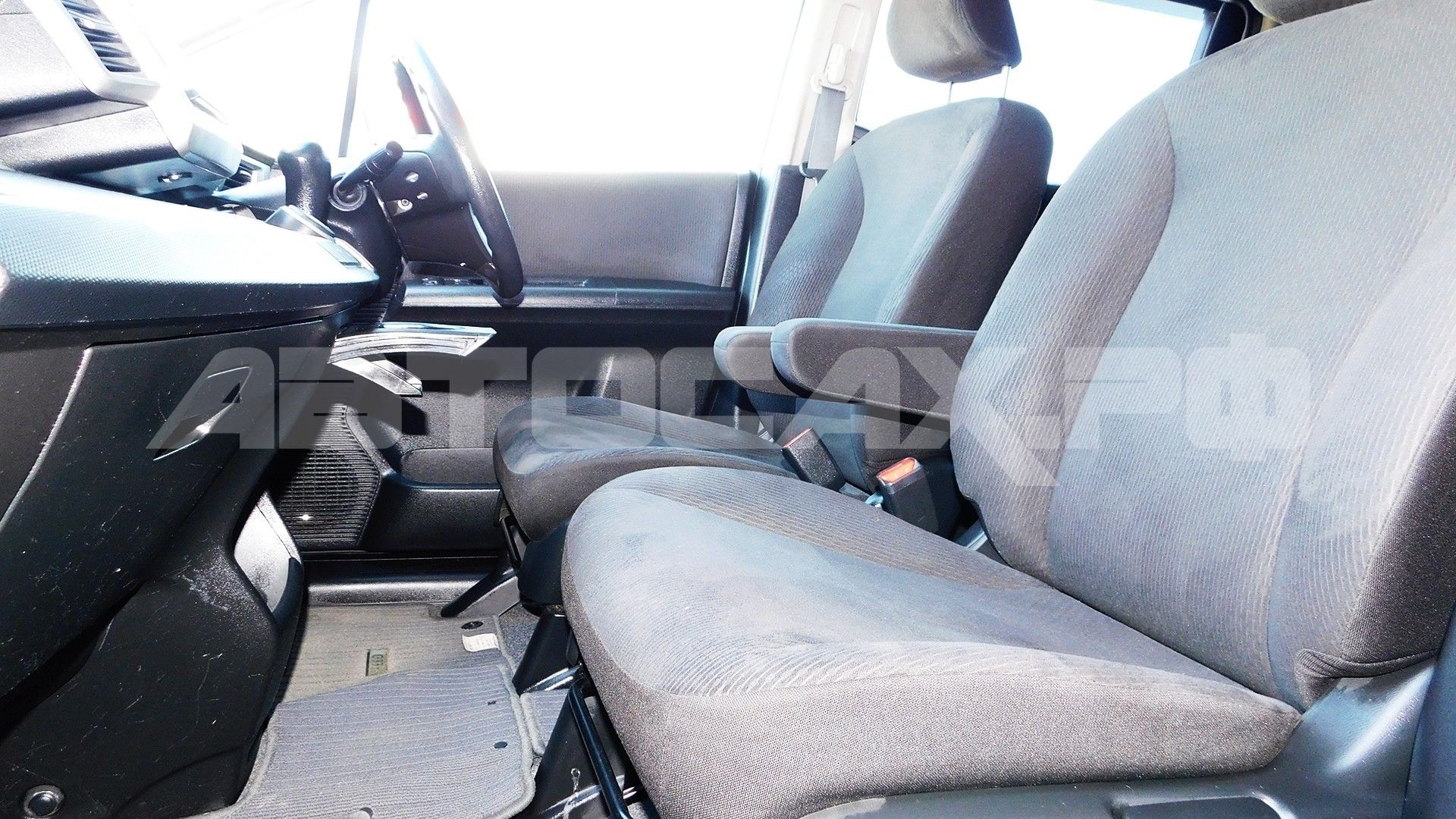 Honda Freed 2016, Минивэн — фото 15