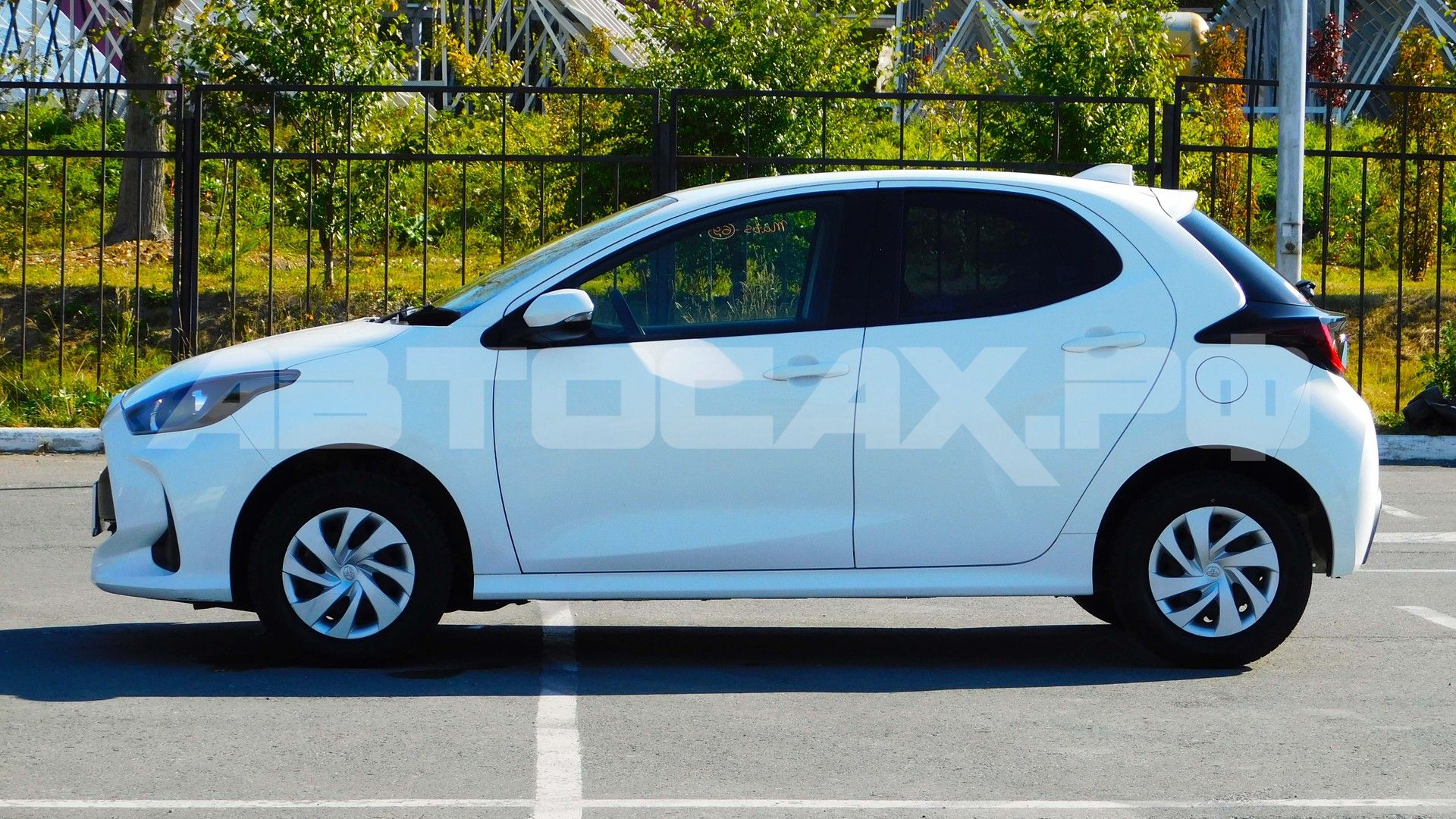 Toyota Yaris 2023, Хэтчбек — фото 7