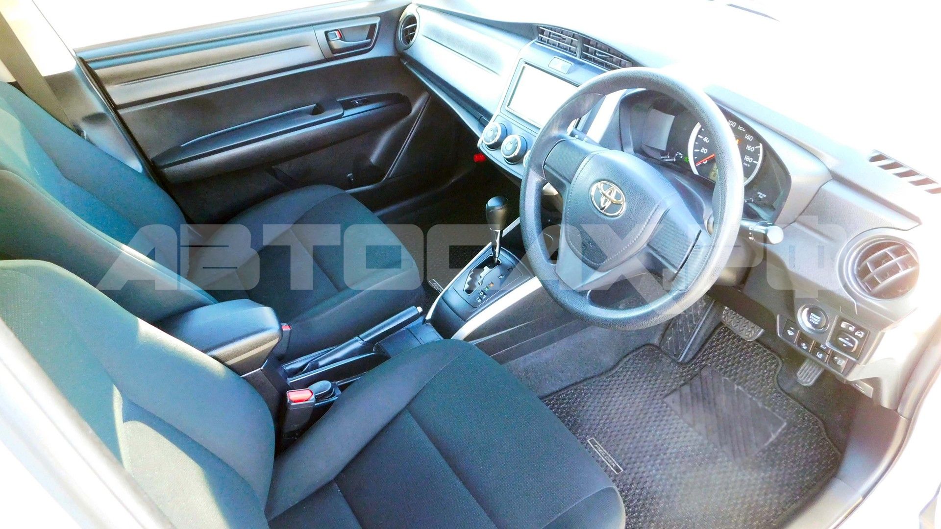 Toyota Corolla Fielder 2022, Универсал — фото 9