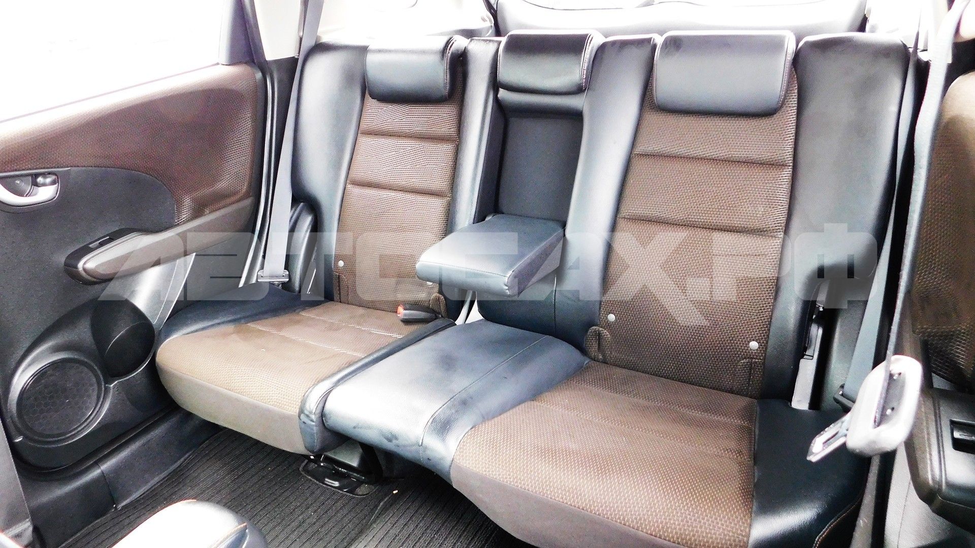 Honda Fit Shuttle 2015, Универсал — фото 18