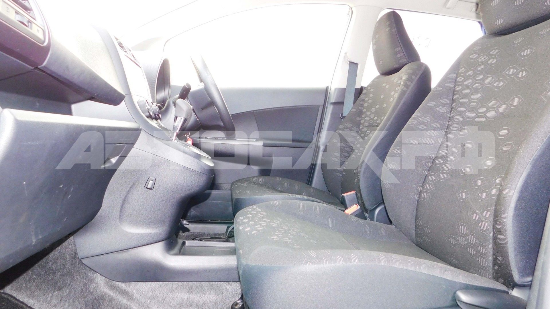 Toyota Ractis 2014, Хэтчбек — фото 14