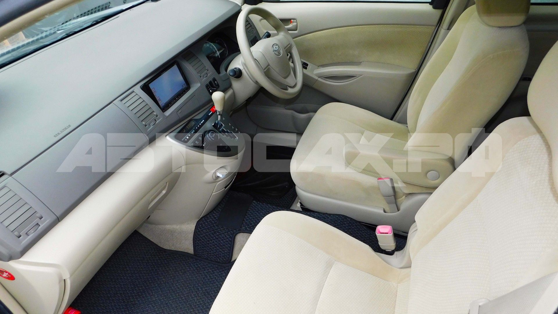 Toyota Isis 2015, Минивэн — фото 12