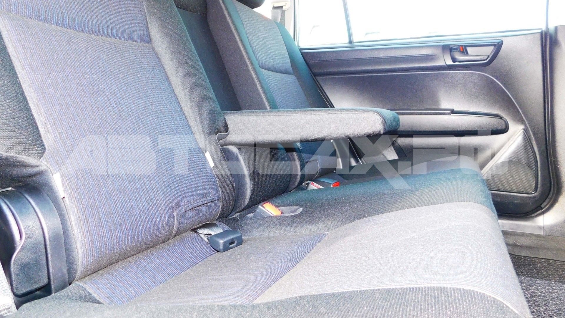Toyota Corolla Fielder 2017, Универсал — фото 21