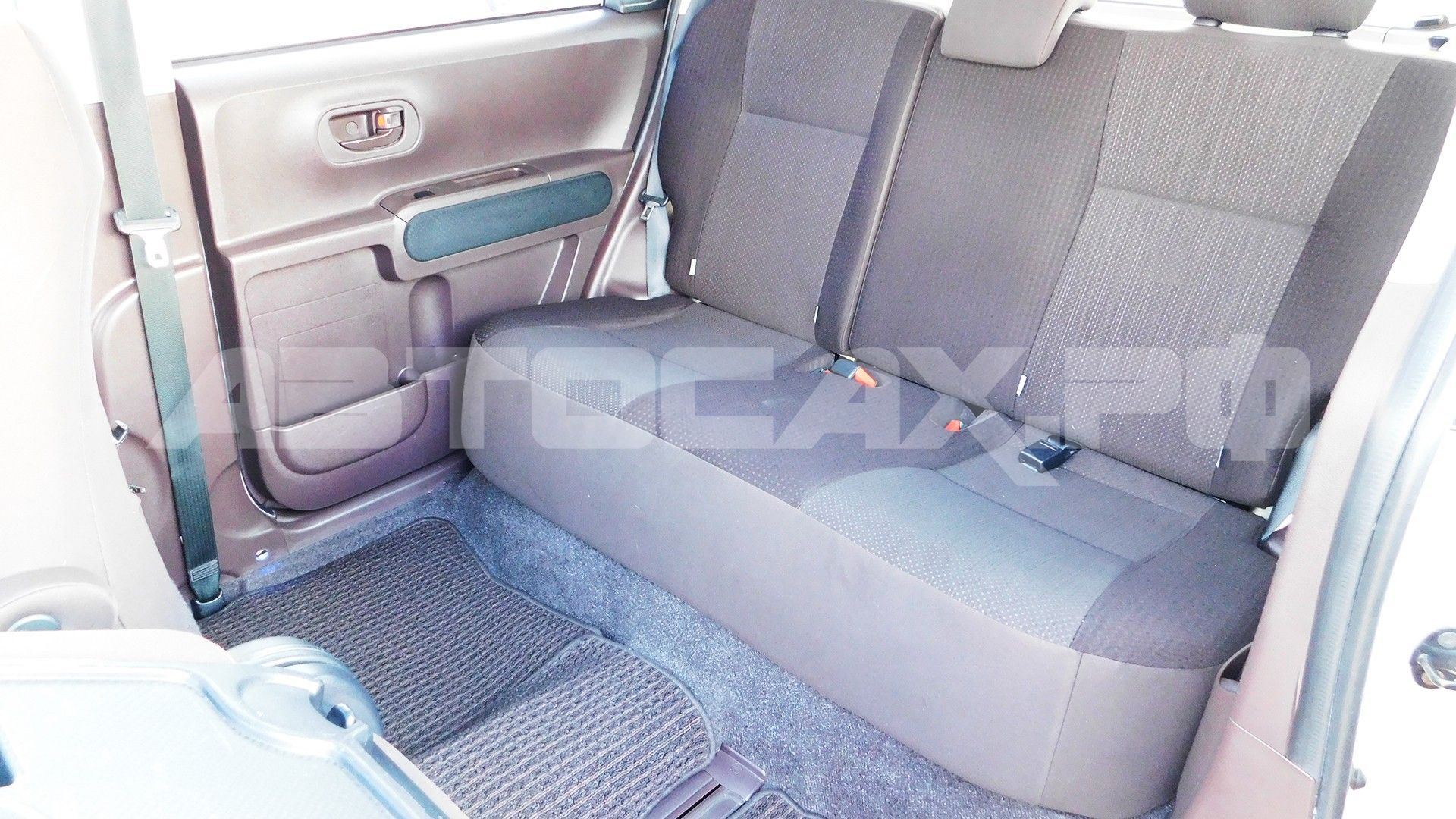 Toyota Spade 2017, Хэтчбек — фото 15