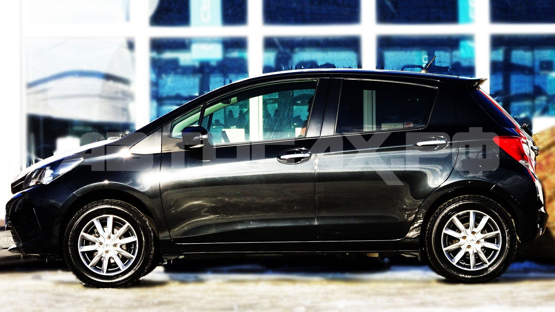 Toyota Vitz 2018, Хэтчбек — фото 7