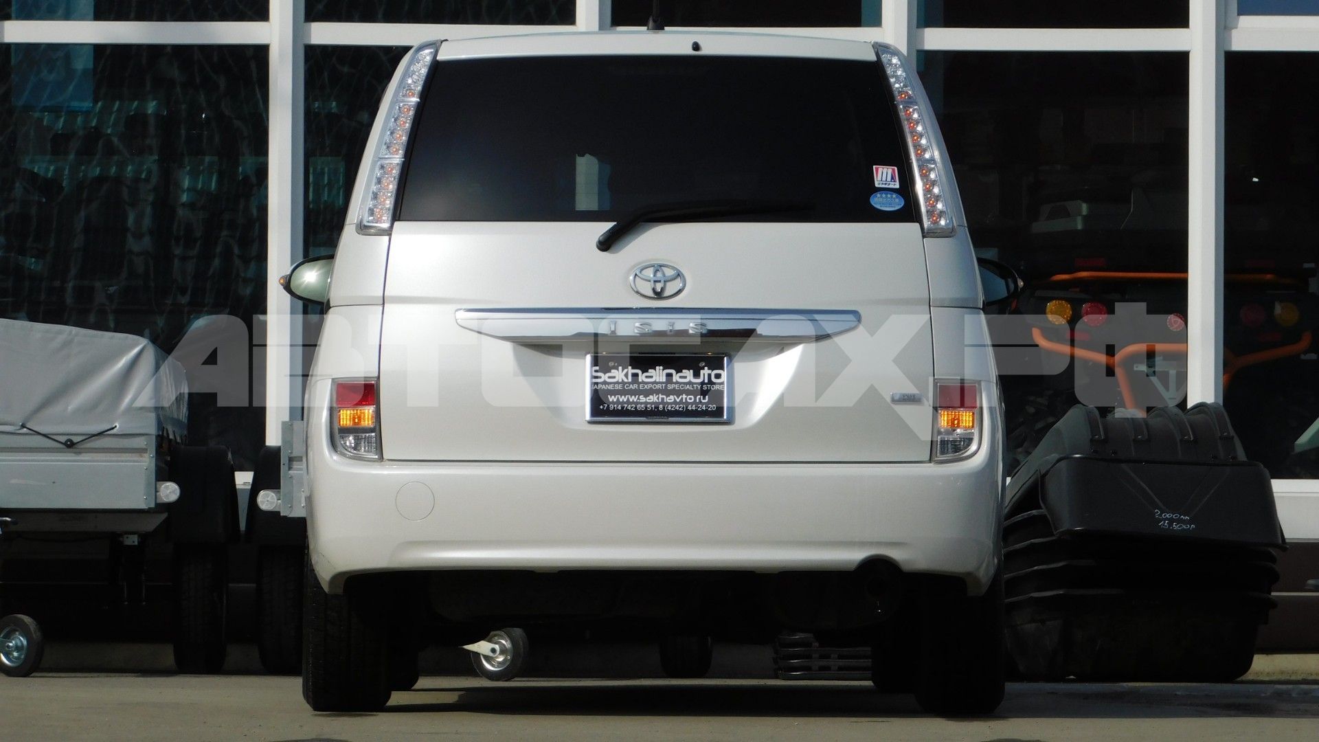 Toyota Isis 2017, Минивэн — фото 8