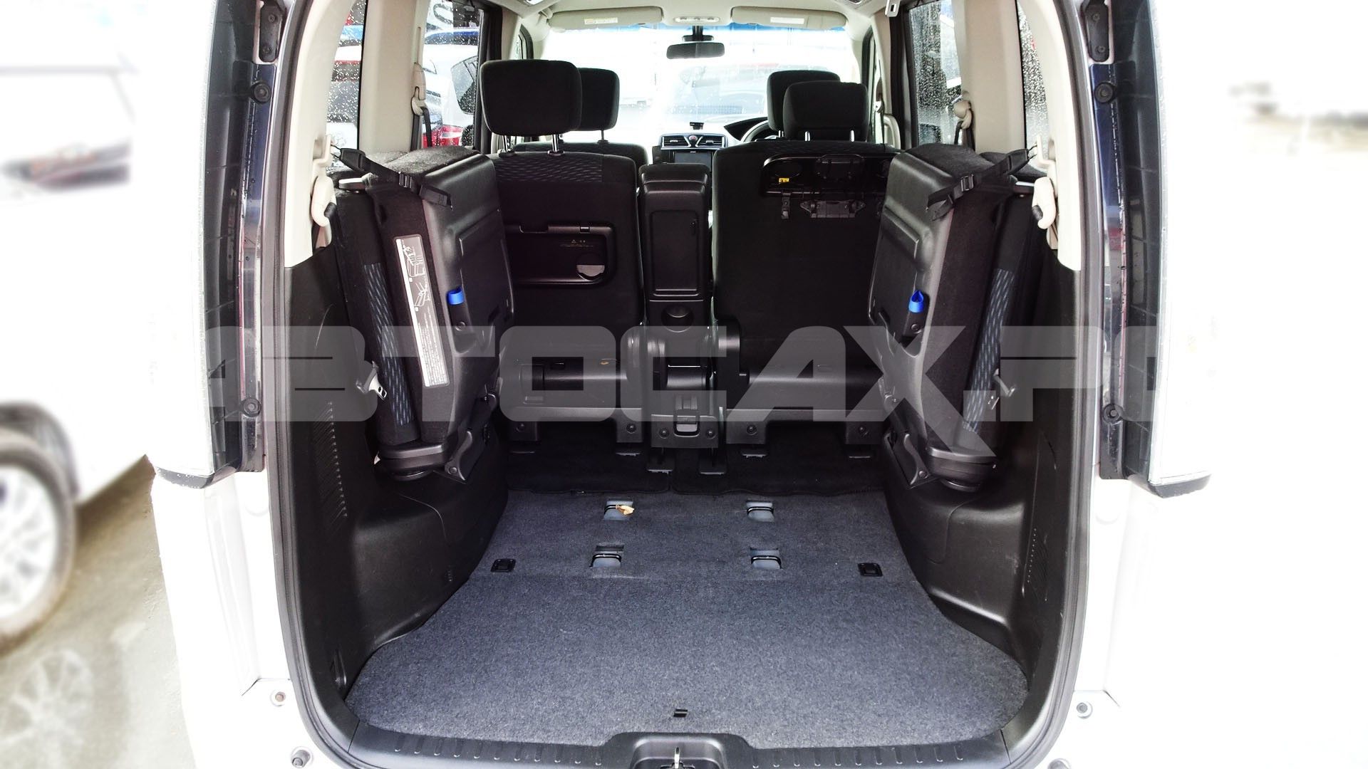 Nissan Serena 2016, Минивэн — фото 14