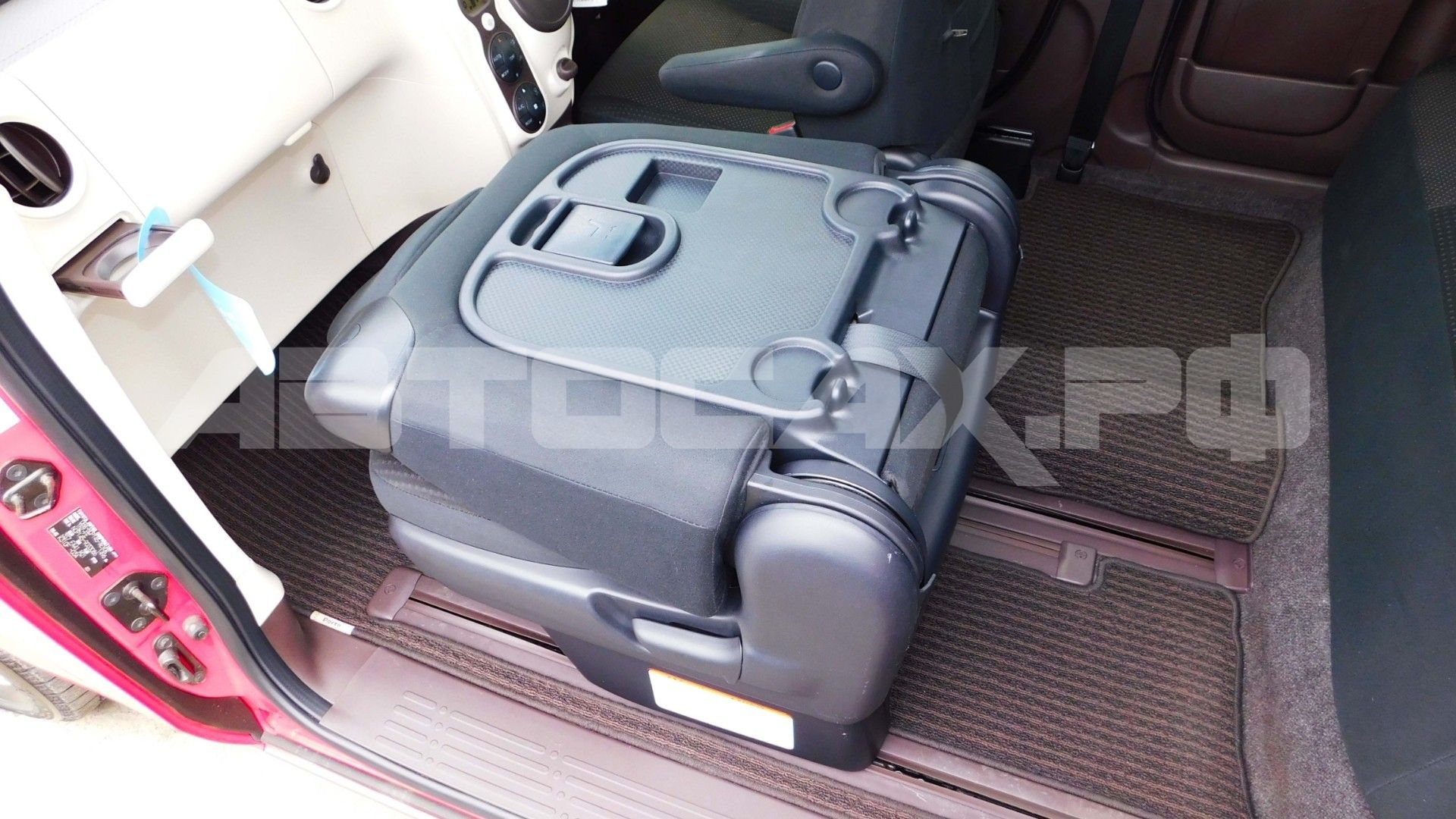 Toyota Porte 2015, Хэтчбек — фото 25