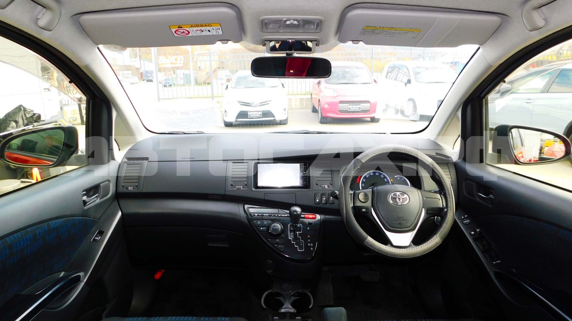 Toyota Isis 2016, Минивэн — фото 12
