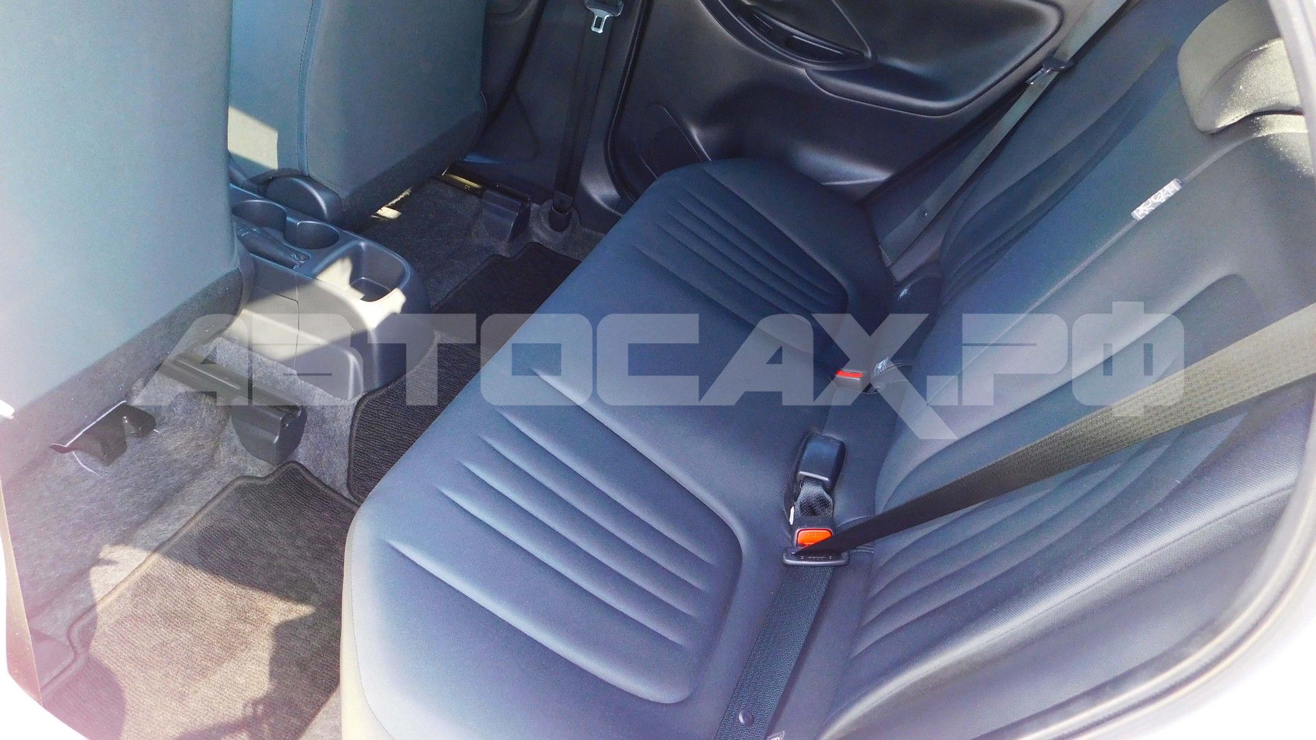 Toyota Yaris 2023, Хэтчбек — фото 16