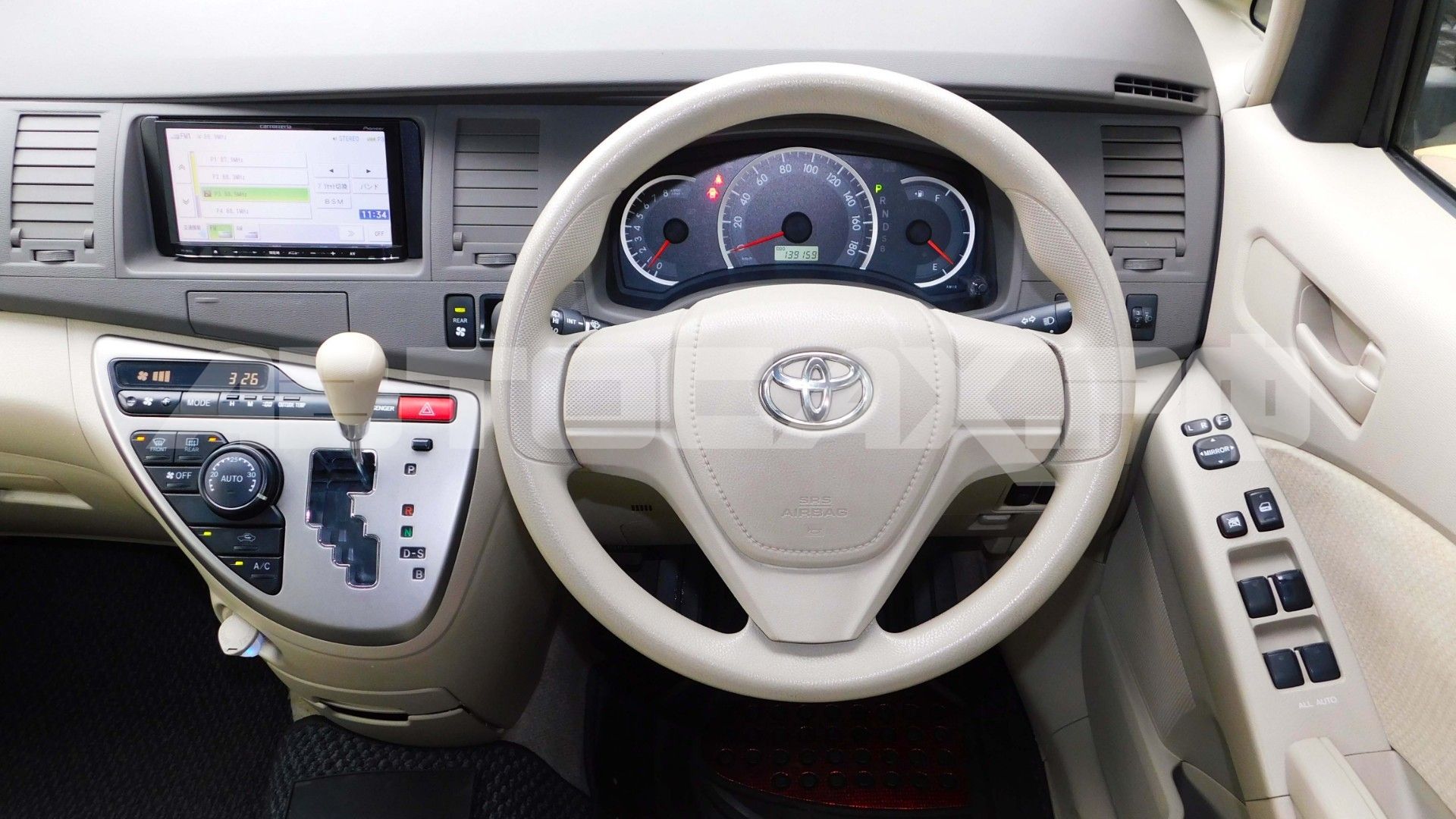 Toyota Isis 2015, Минивэн — фото 29