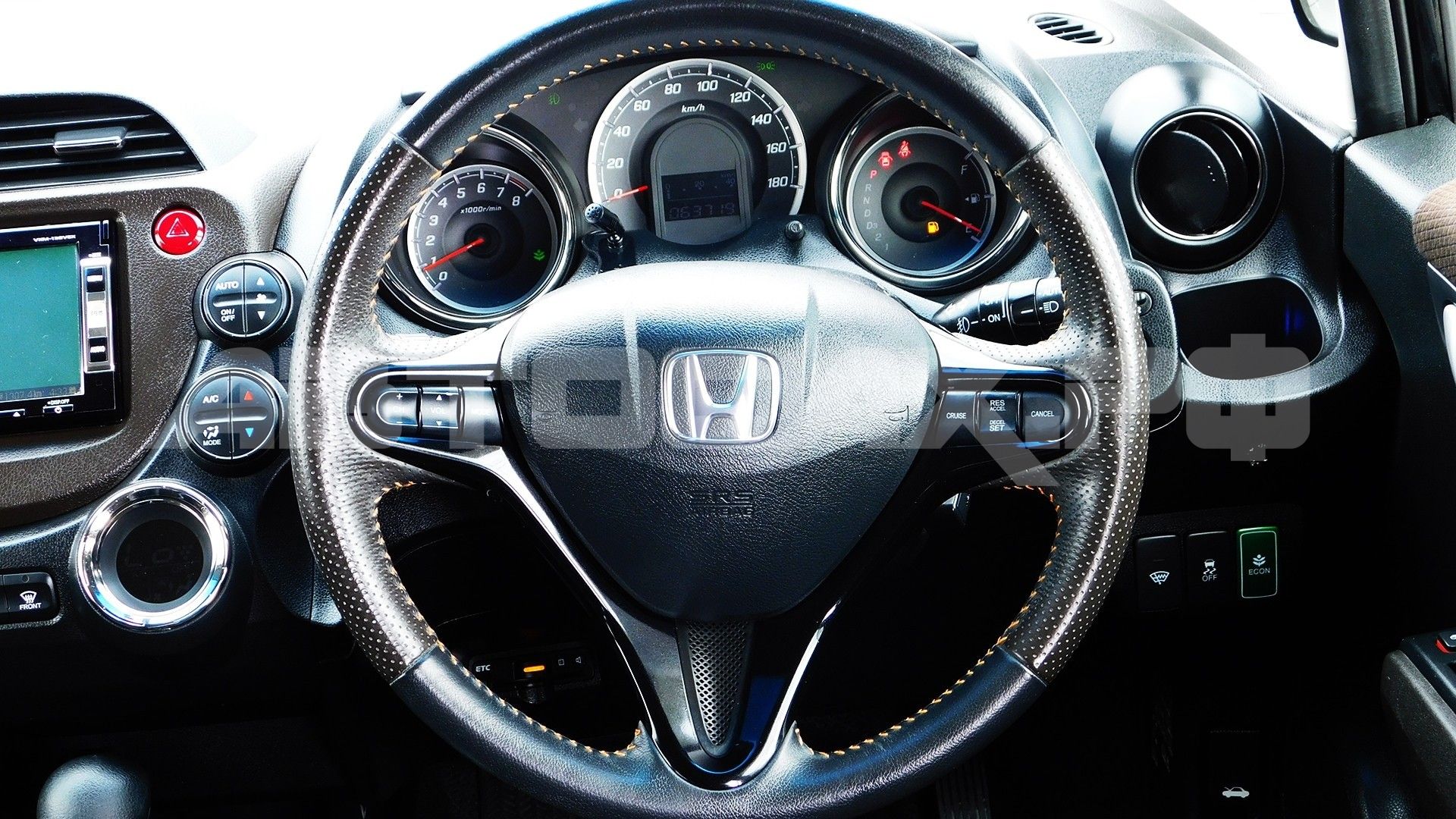 Honda Fit Shuttle 2015, Универсал — фото 31
