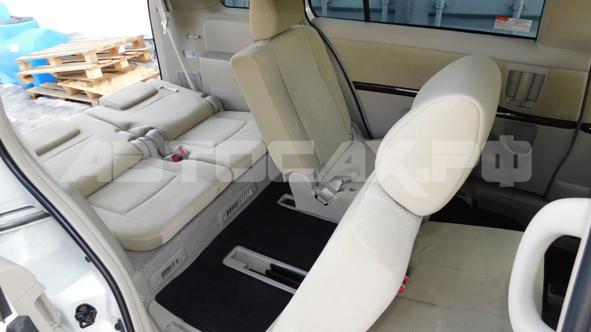 Toyota Isis 2017, Минивэн — фото 19