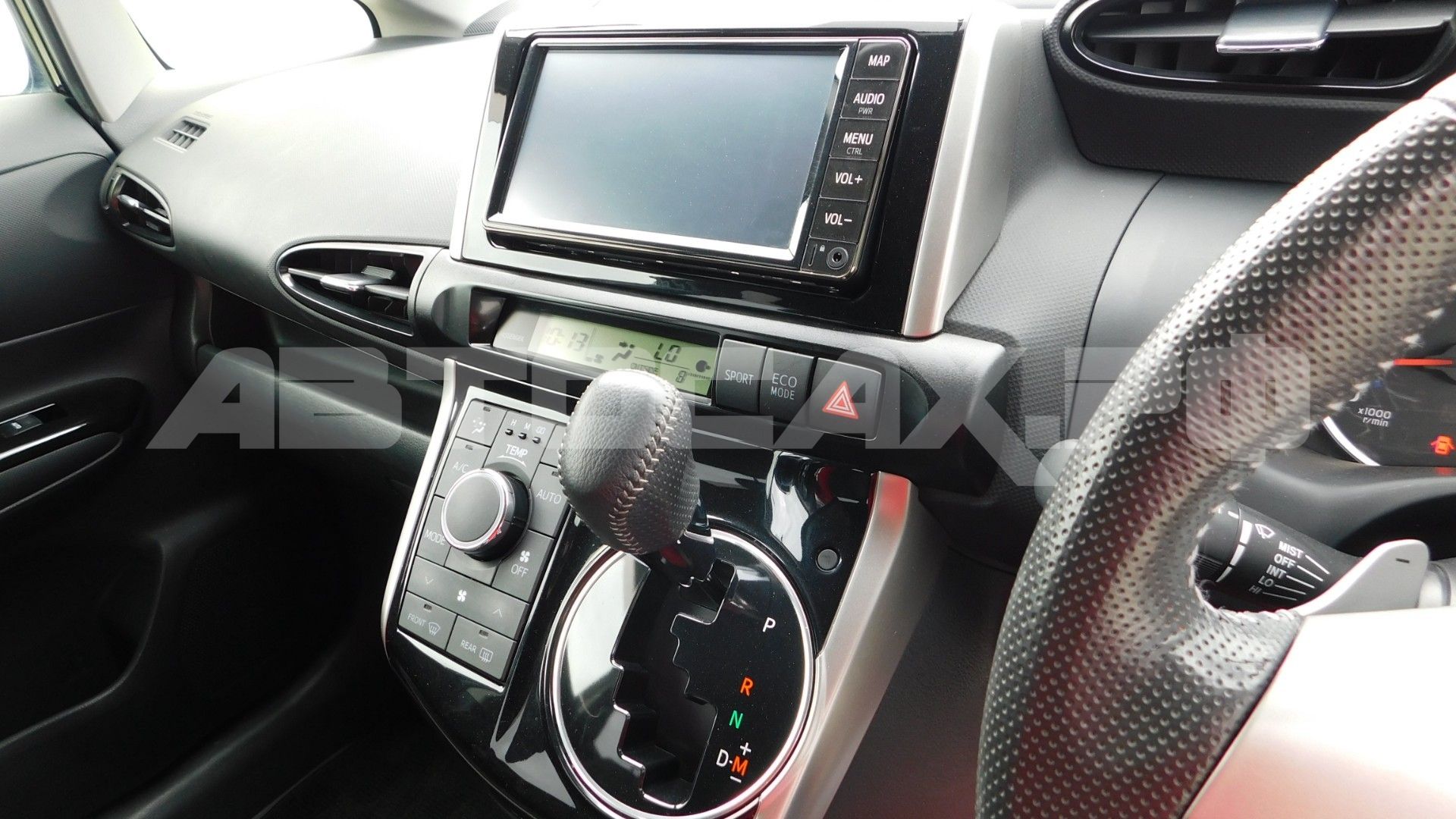 Toyota Wish 2017, Универсал — фото 12