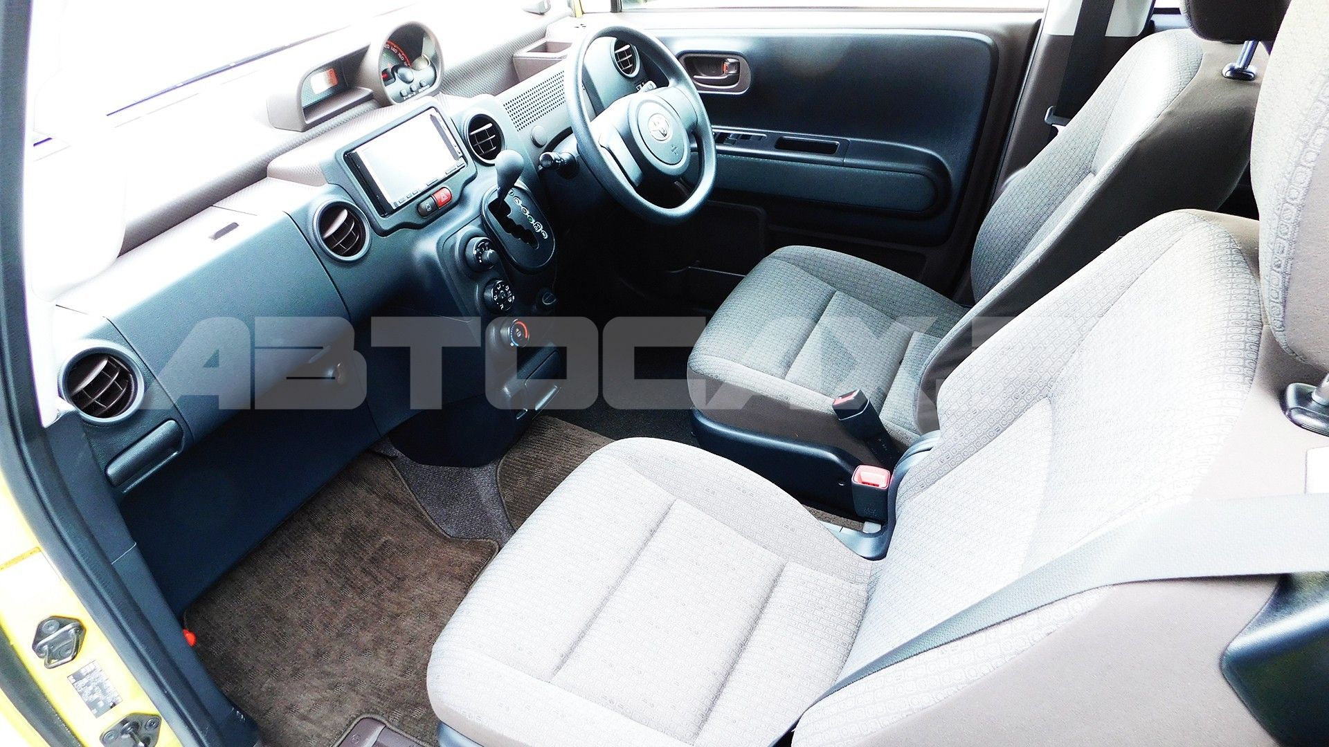 Toyota Spade 2014, Хэтчбек — фото 9