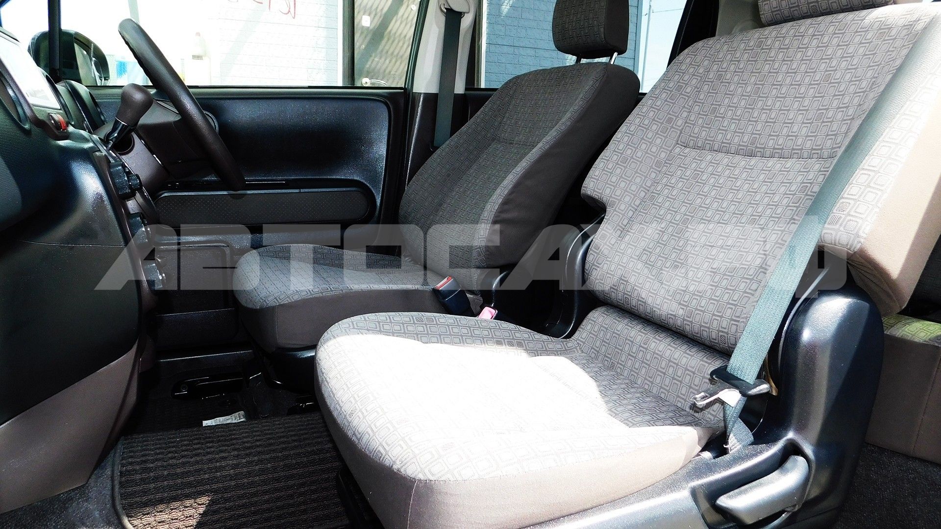 Toyota Spade 2015, Хэтчбек — фото 15