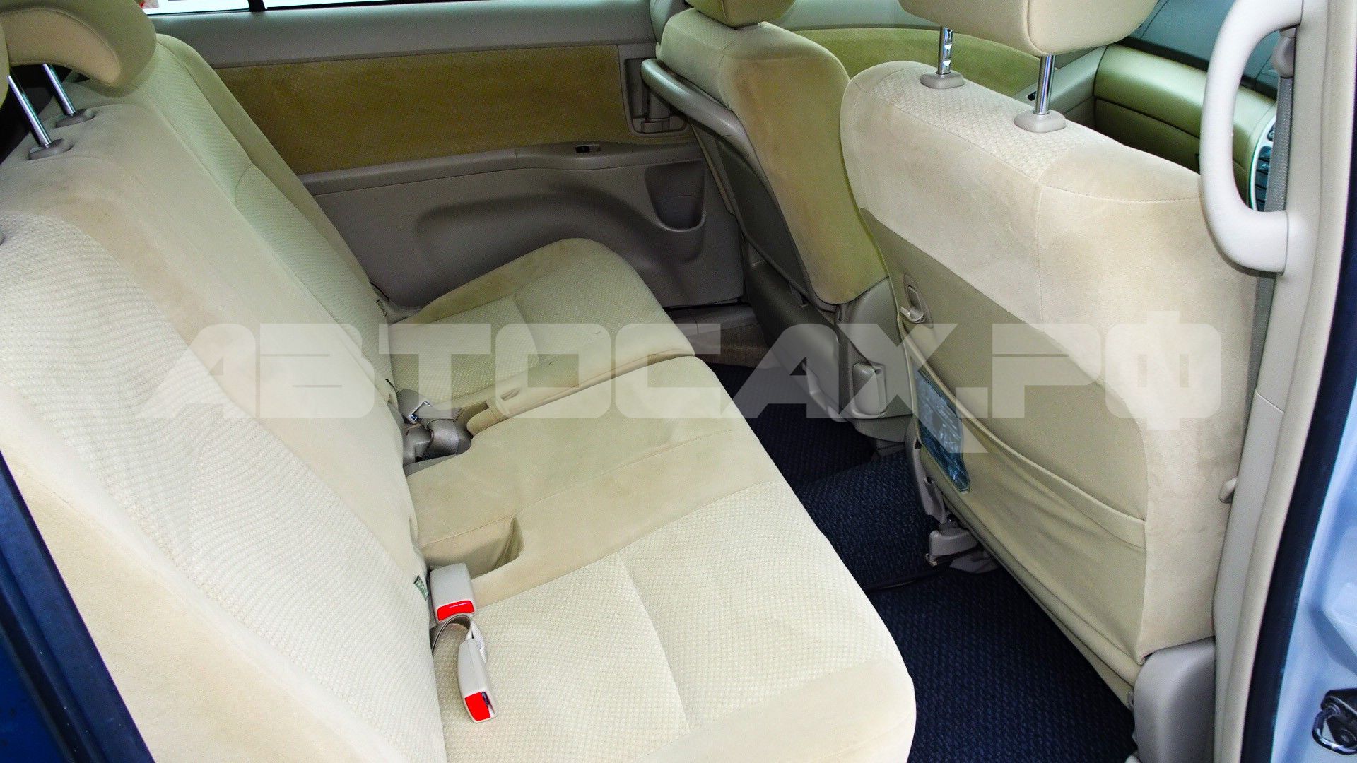 Toyota Isis 2015, Минивэн — фото 11