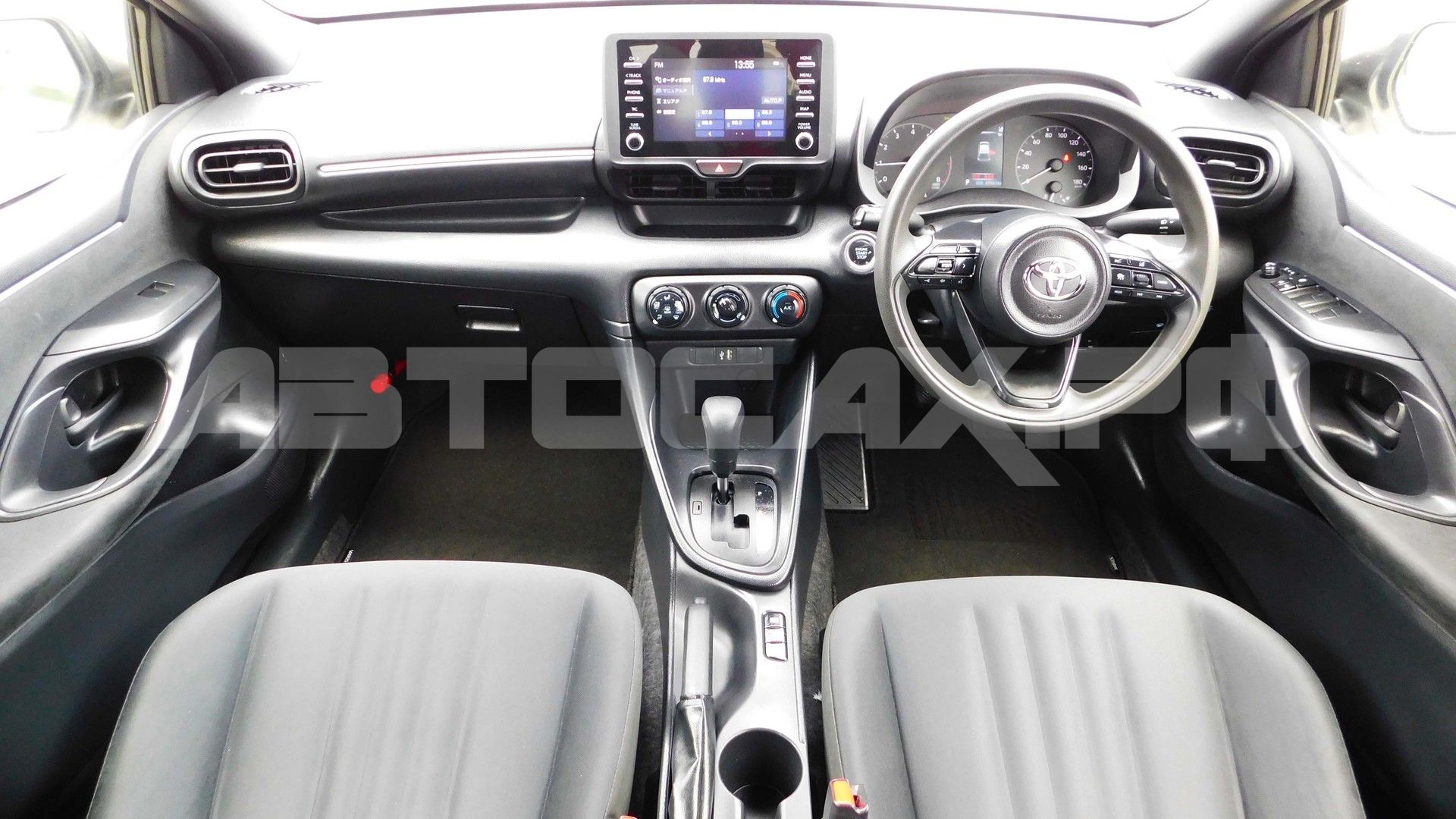 Toyota Yaris 2023, Хэтчбек — фото 12