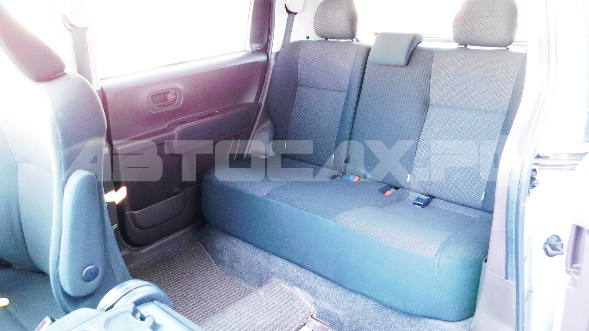 Toyota Porte 2018, Хэтчбек — фото 12