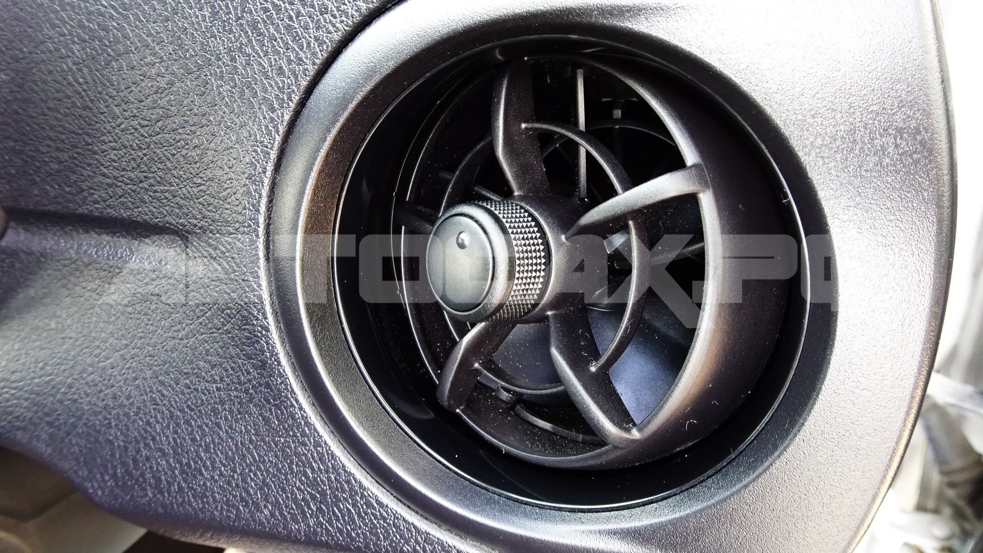 Toyota Corolla Fielder 2016, Универсал — фото 24